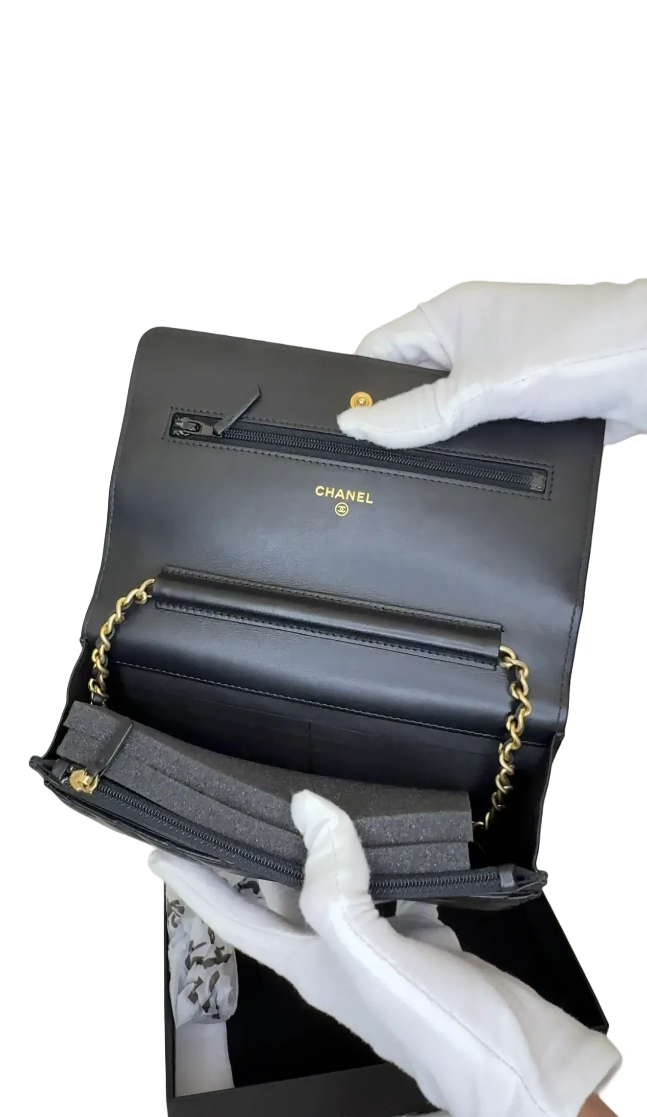 Wallet on chain leather crossbody bag Chanel Black in Leather B22-45 B22-45