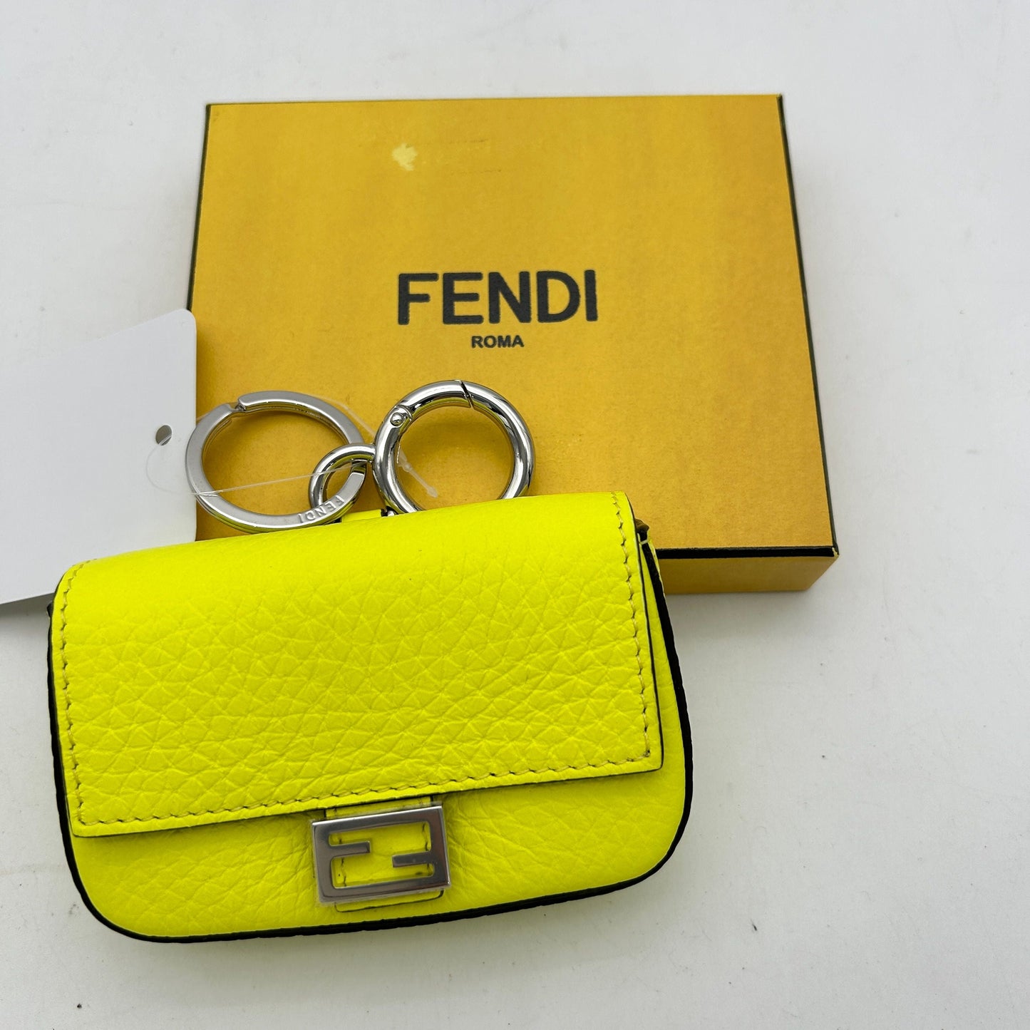 Baguette leather handbag Fendi Yellow in Leather fe6625za