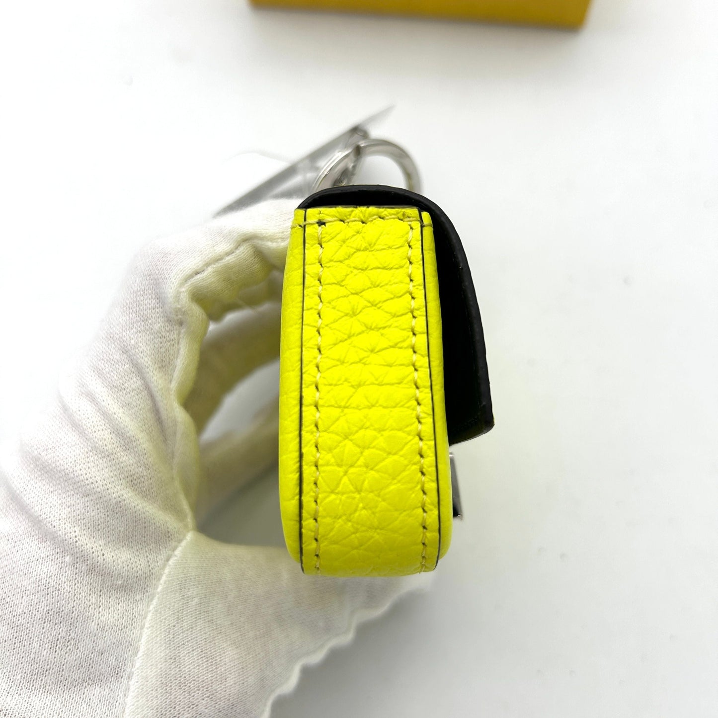 Baguette leather handbag Fendi Yellow in Leather fe6625za