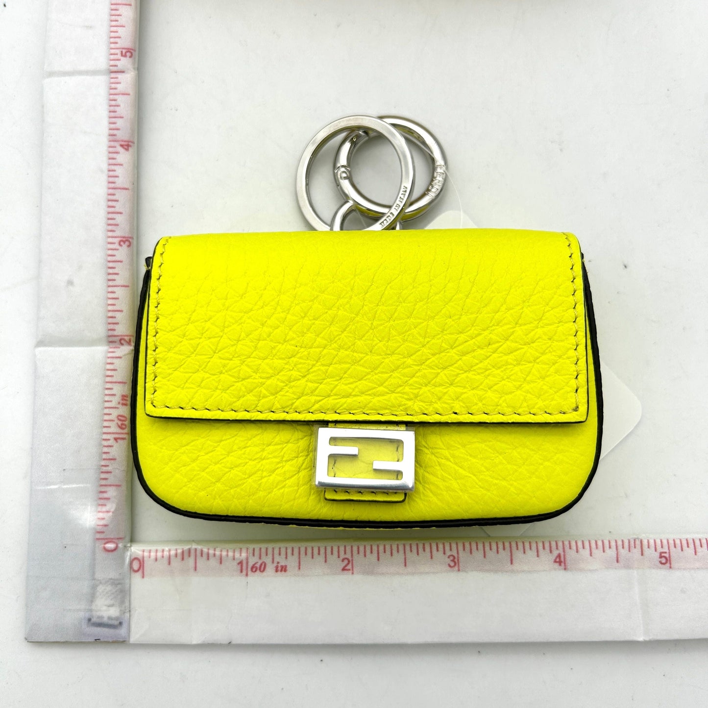 Baguette leather handbag Fendi Yellow in Leather fe6625za