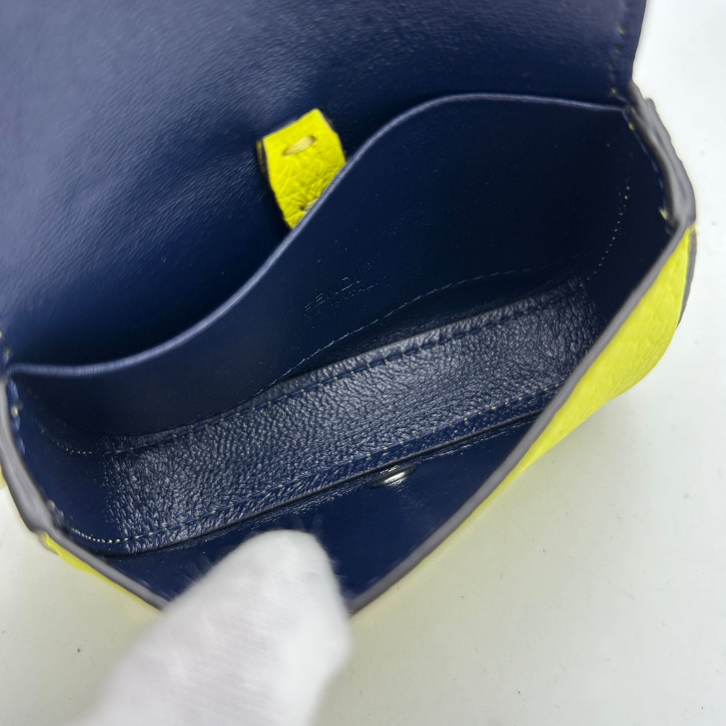 Baguette leather handbag Fendi Yellow in Leather fe6625za