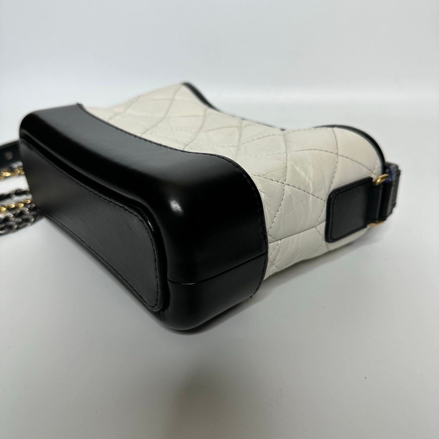 Preloved Chanel White/Black Leather Gabrielle Shoulder Bag - NG102618