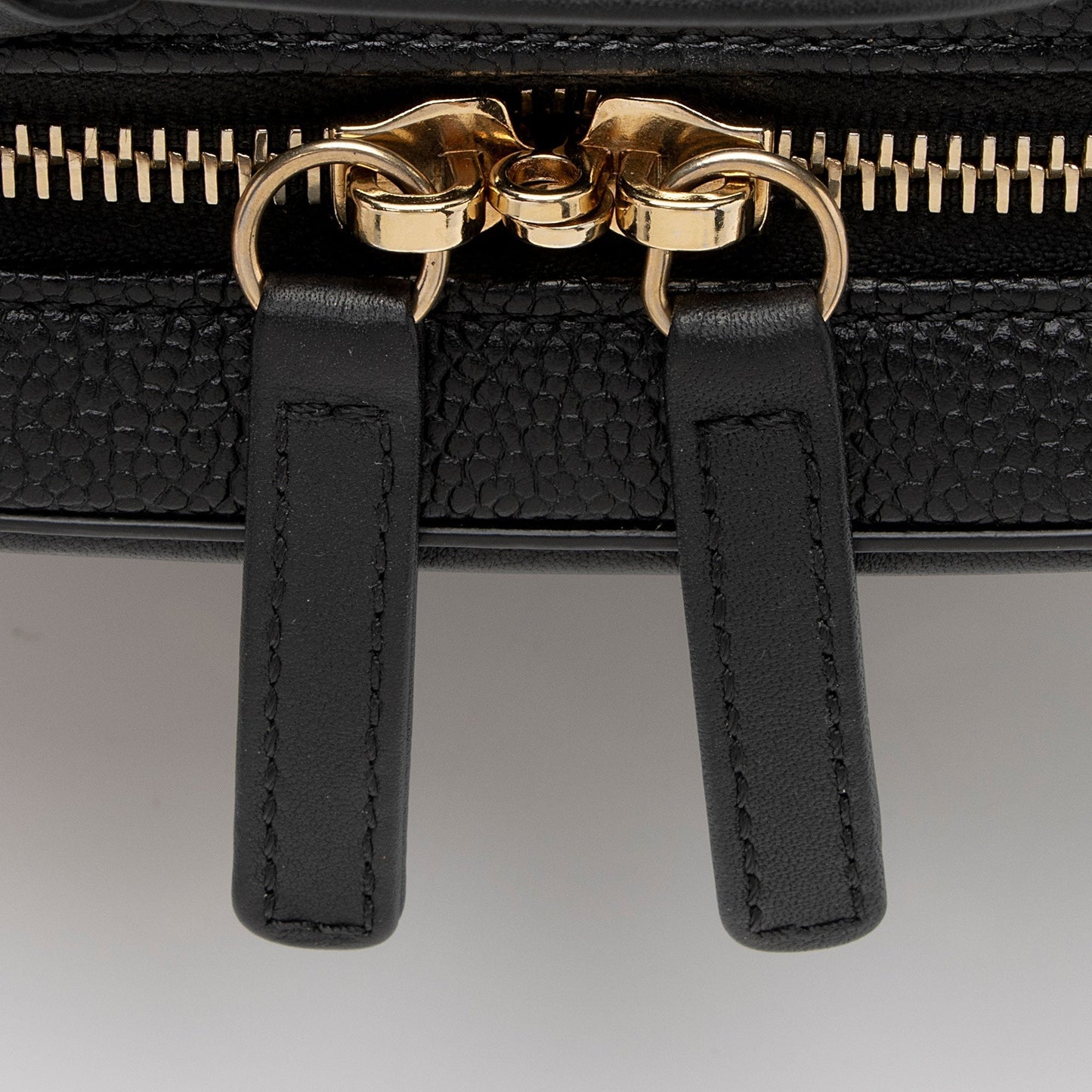 Chanel Caviar Leather CC Filigree Small Vanity Case (SHF-0Nks5y)