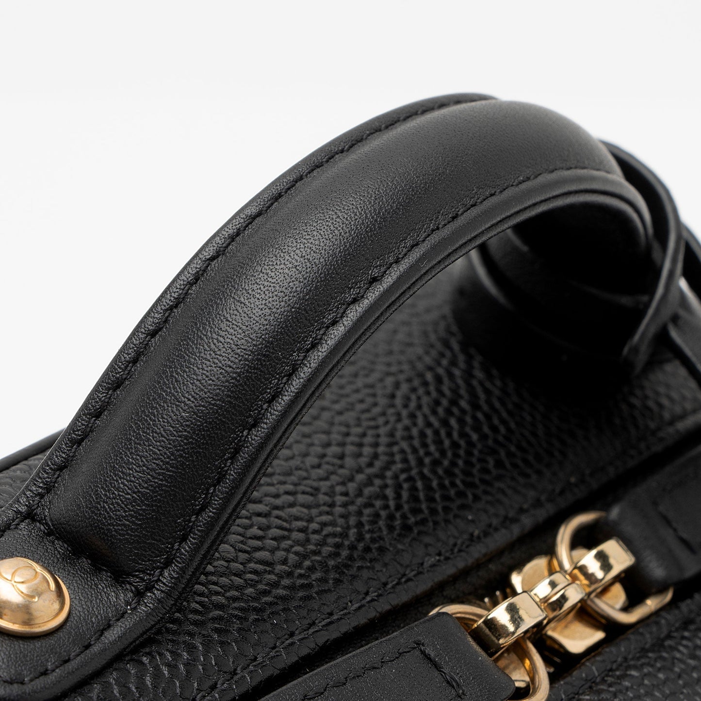 Chanel Caviar Leather CC Filigree Small Vanity Case (SHF-0Nks5y)
