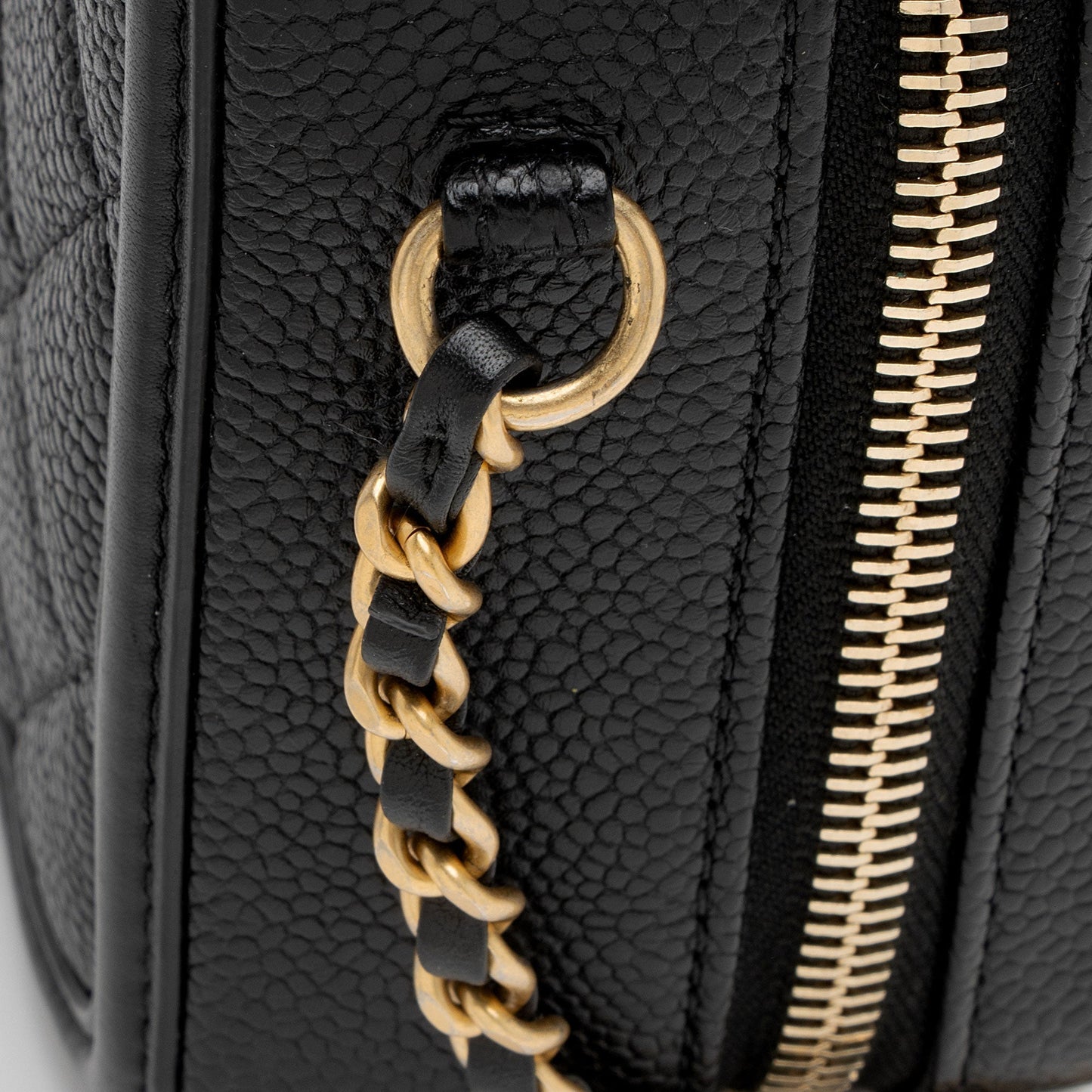 Chanel Caviar Leather CC Filigree Small Vanity Case (SHF-0Nks5y)