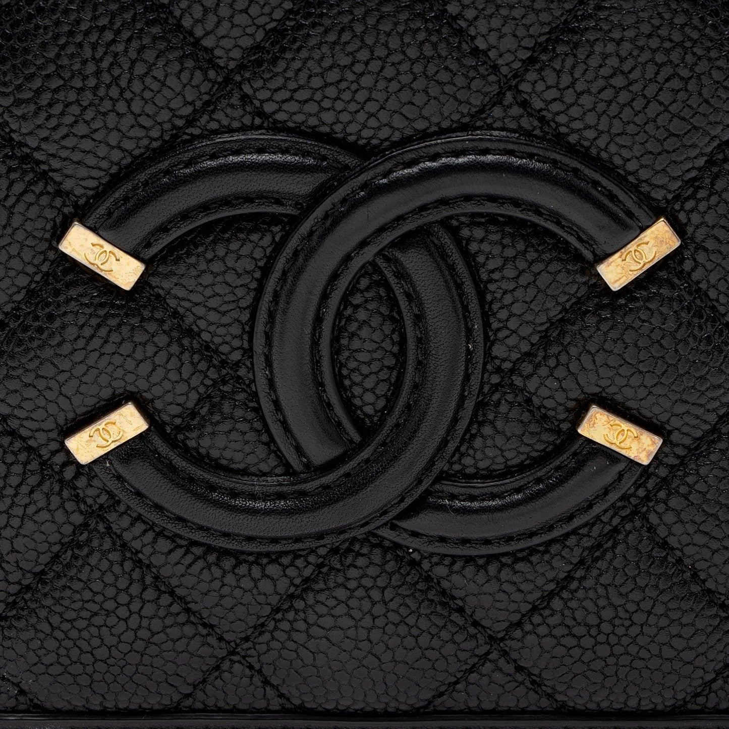 Chanel Caviar Leather CC Filigree Small Vanity Case (SHF-0Nks5y)