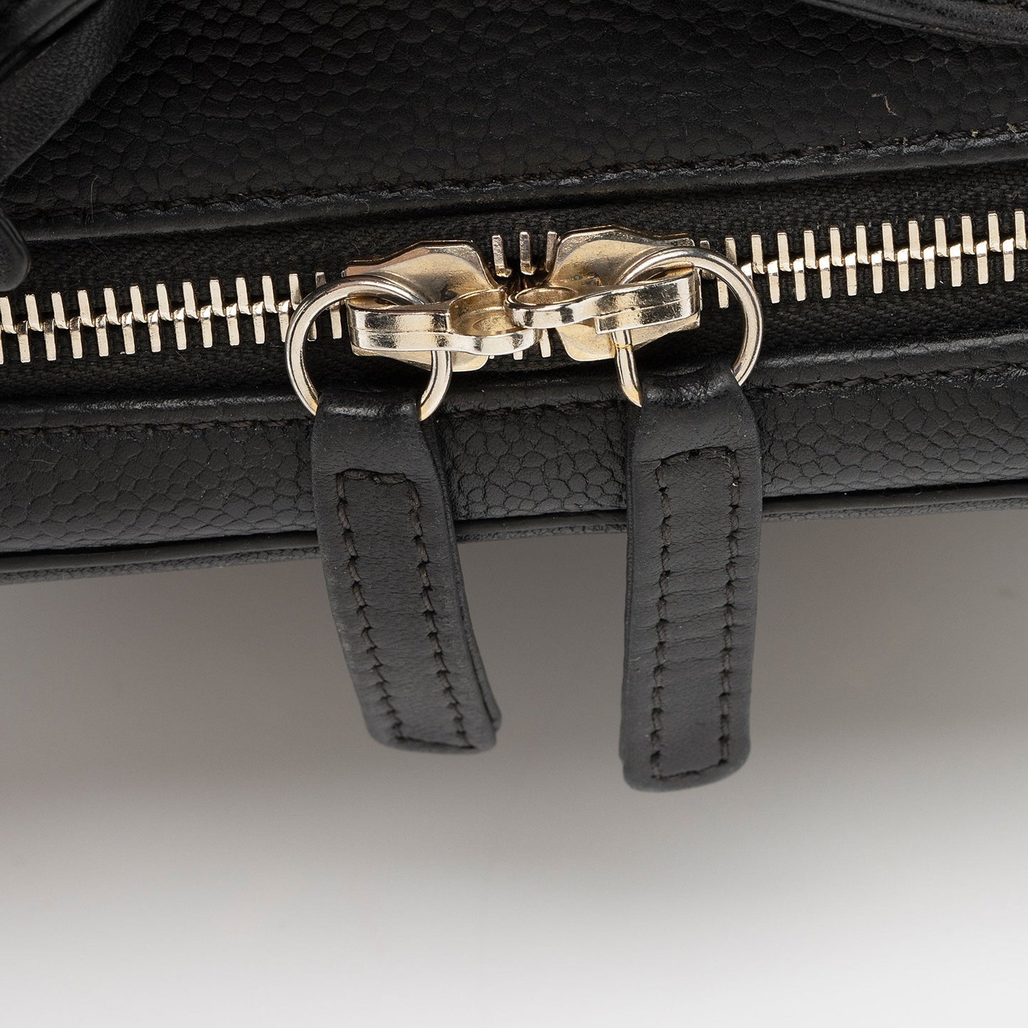 Chanel Caviar Leather CC Filigree Small Vanity Case (SHF-cBEpCt)