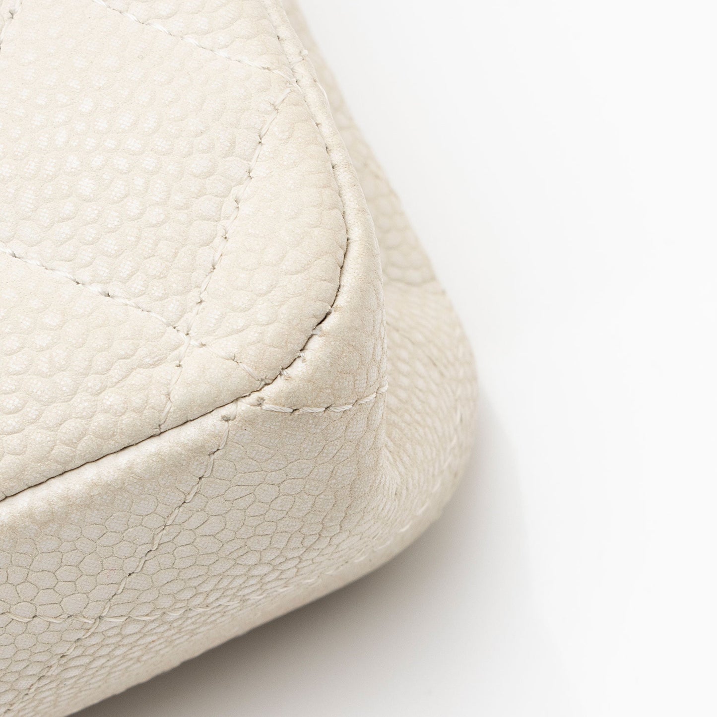 Chanel Caviar Leather Classic Medium Double Flap Bag (SHF-6uLdtF)