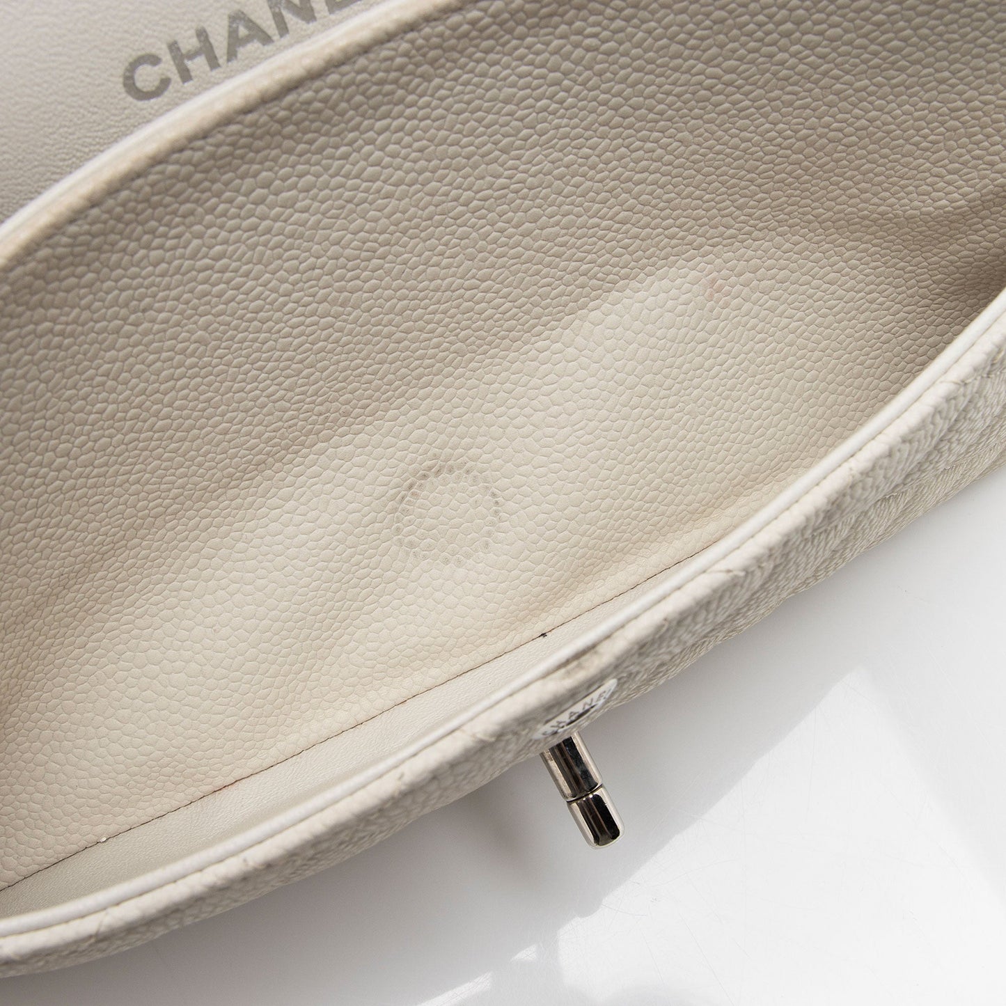 Chanel Caviar Leather Classic Medium Double Flap Bag (SHF-6uLdtF)