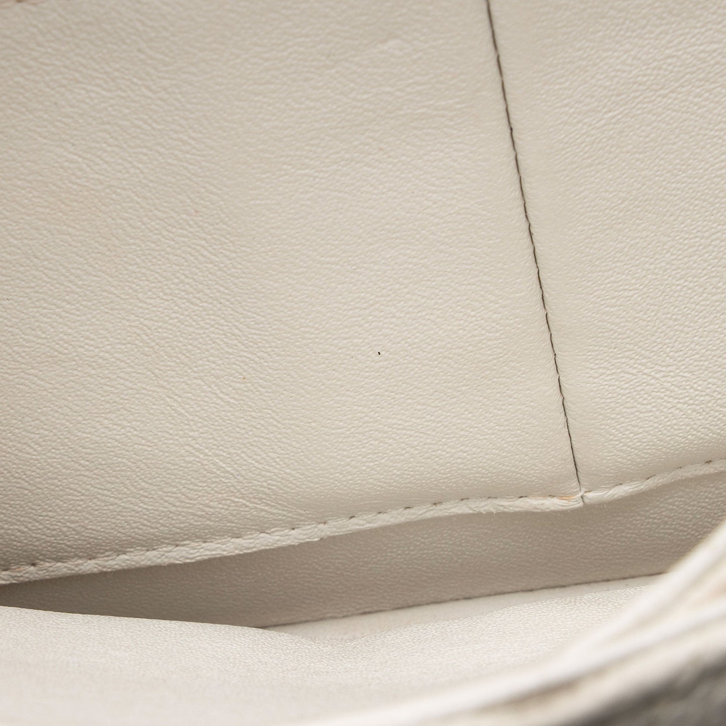 Chanel Caviar Leather Classic Medium Double Flap Bag (SHF-6uLdtF)