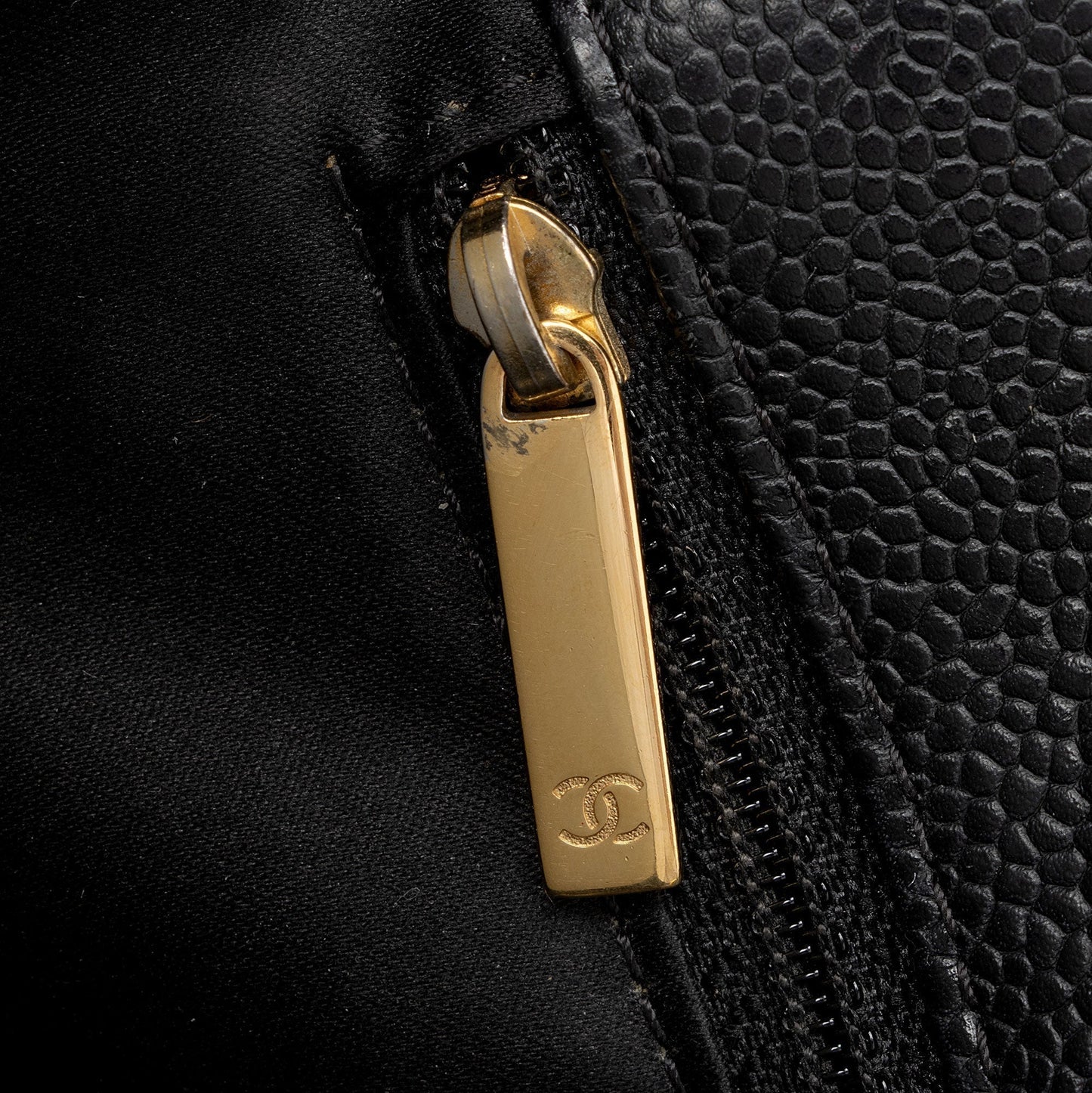 Chanel Caviar Leather Grand Shopping Tote (SHF-vlmDO8)