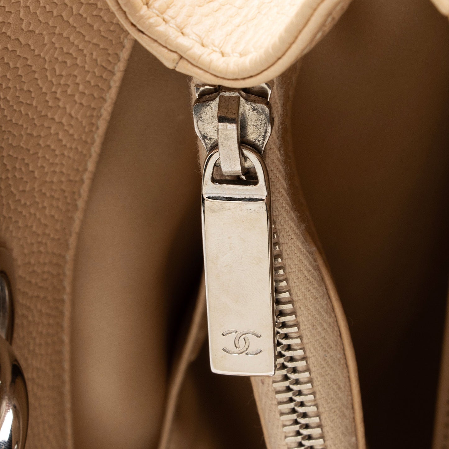 Chanel Caviar Leather Grand Shopping Tote (SHF-x73usl)