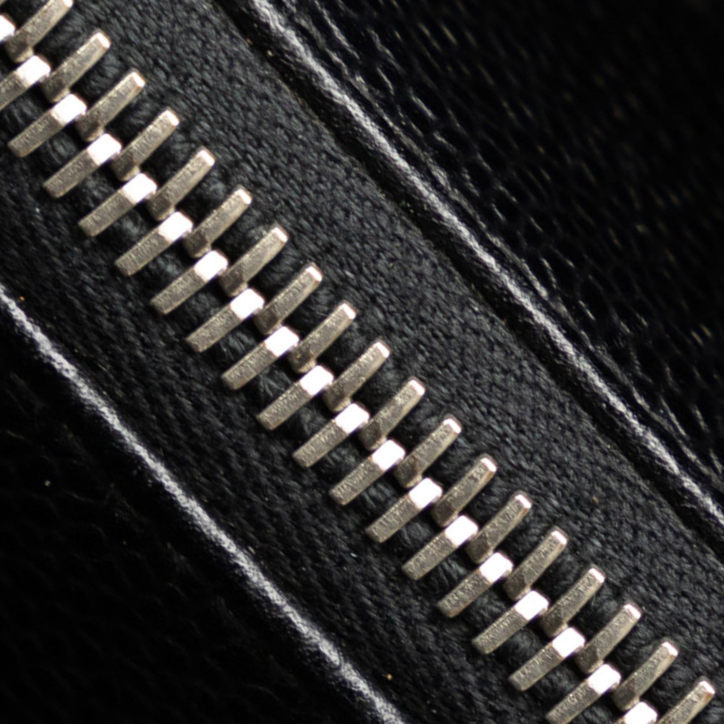 Chanel Caviar Leather Shoulder Bag (SHG-TR89E2)
