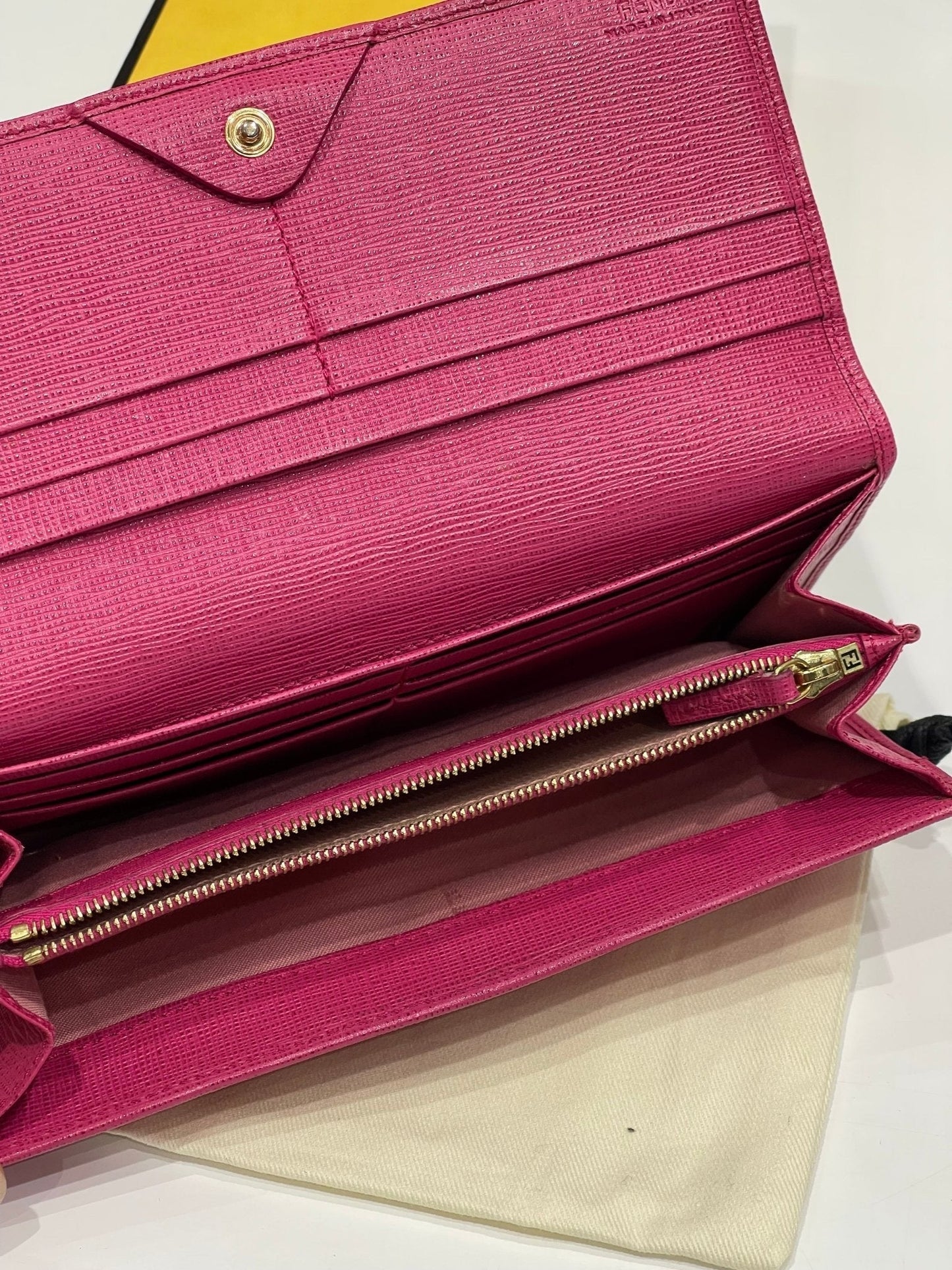 Fendi - Portefeuille compagnon rose fuchsia