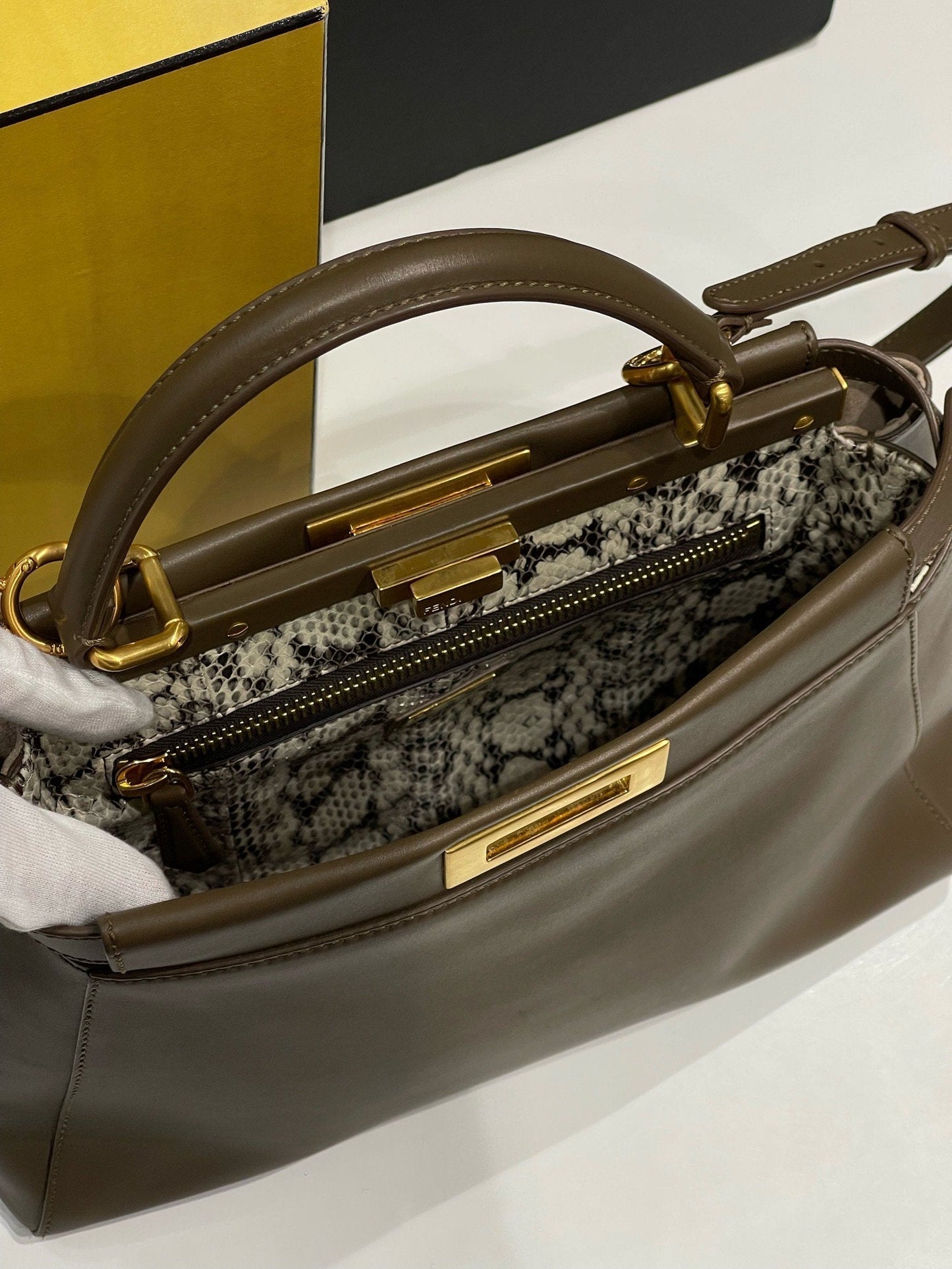 Fendi - Sac Peekaboo MM