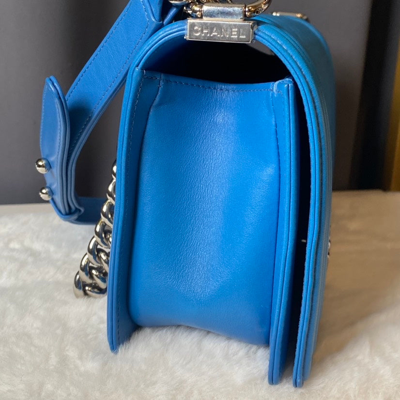 Chanel Boy Bag Blue Quilted Leather Shoulder Bag