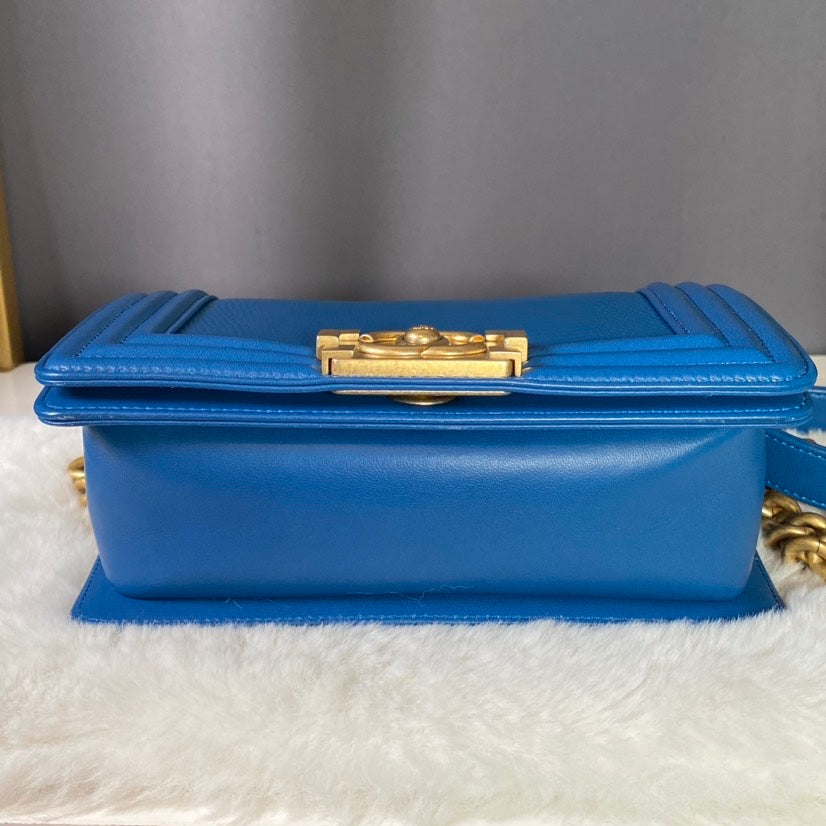Chanel Boy Bag Blue Shoulder Bag – Preloved with Entrupy Verification