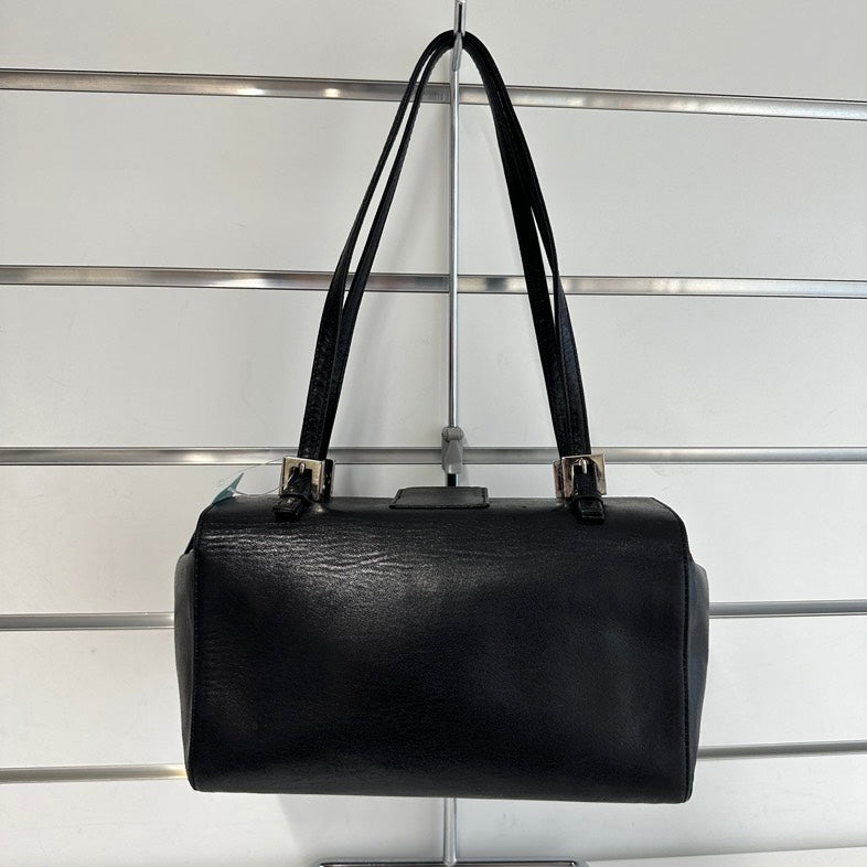 Pre-loved Fendi Baguette Black Leather Shoulder Bag 2782