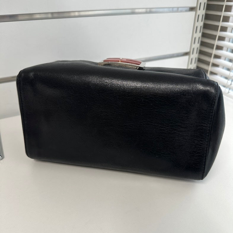 Pre-loved Fendi Baguette Black Leather Shoulder Bag 2782