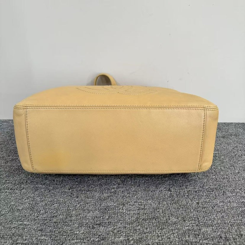 Preloved Chanel Shoulder Bag Beige Leather