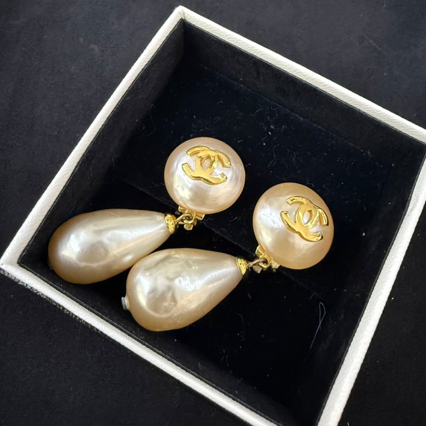 Vintage Chanel Pearl Clip-on Earrings Stamp 25 TKB Ivory Earrings