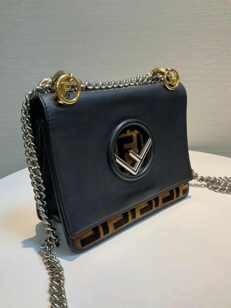 Pre-loved FENDI Kan I F Black Leather Chain Shoulder Bag