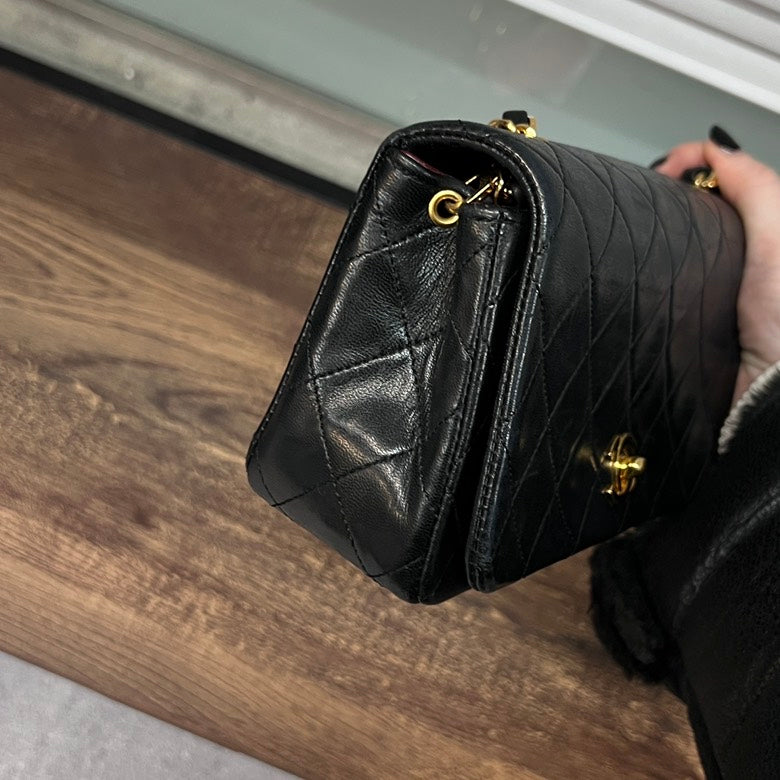 Preloved Chanel Leather Chain Shoulder Bag Z1587 Black Quilted Shoulder Bag