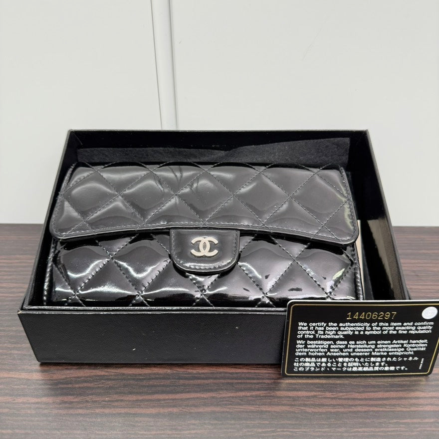Preloved Chanel Classic Flap Wallet Black Patent Leather N438045