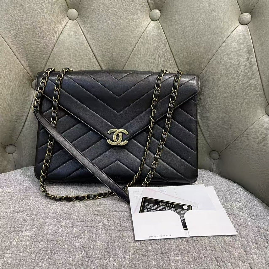 Preloved Chanel Chevron Black Shoulder Bag in Lambskin Leather