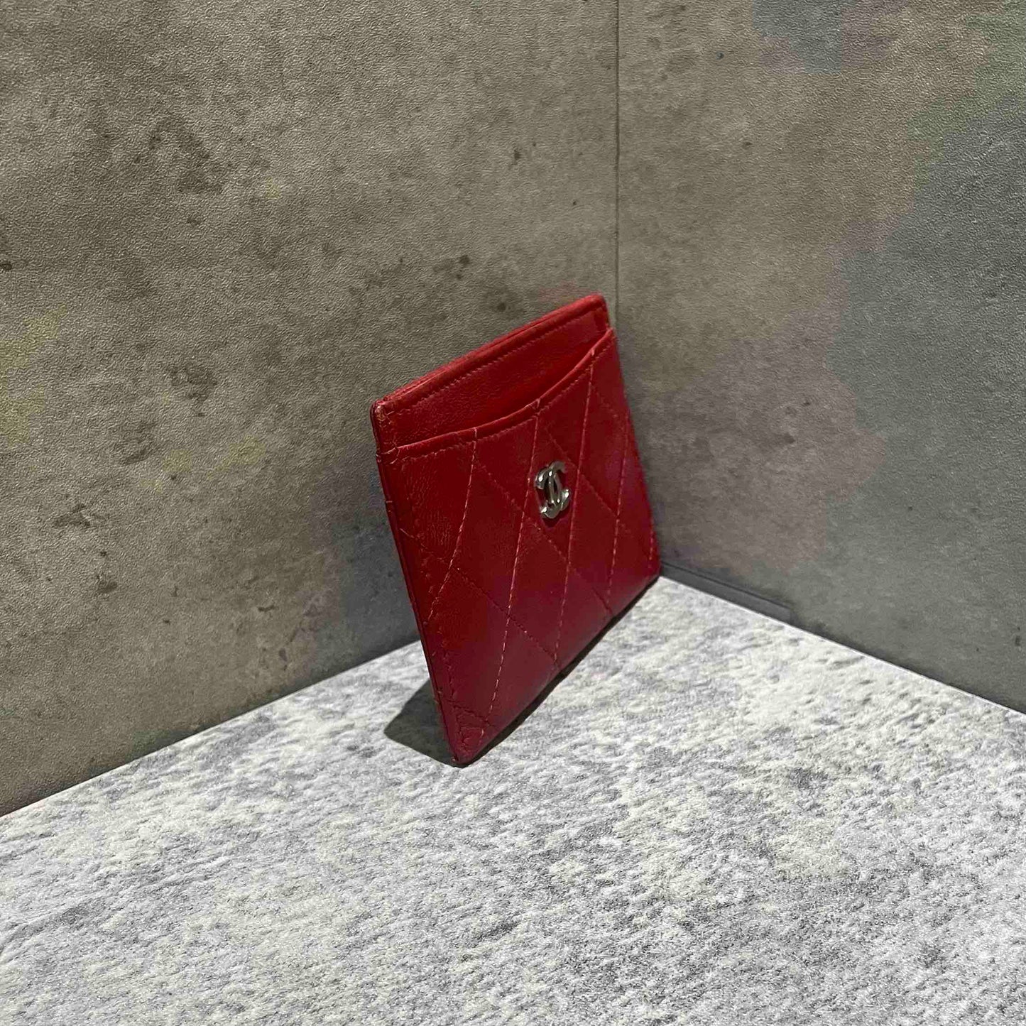 đź›’Preloved Chanel red cardholder