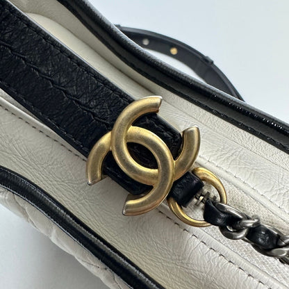 Preloved Chanel White/Black Leather Gabrielle Shoulder Bag - NG102618