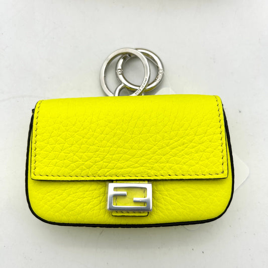 Baguette leather handbag Fendi Yellow in Leather fe6625za