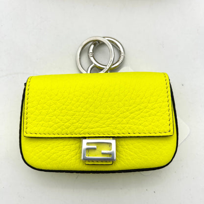 Baguette leather handbag Fendi Yellow in Leather fe6625za