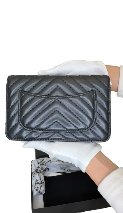 Wallet on chain leather crossbody bag Chanel Black in Leather B22-45 B22-45