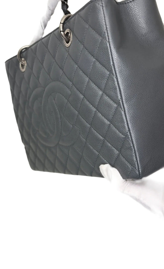 Chanel - Vintage - Grand Shopping Handbag B21-02