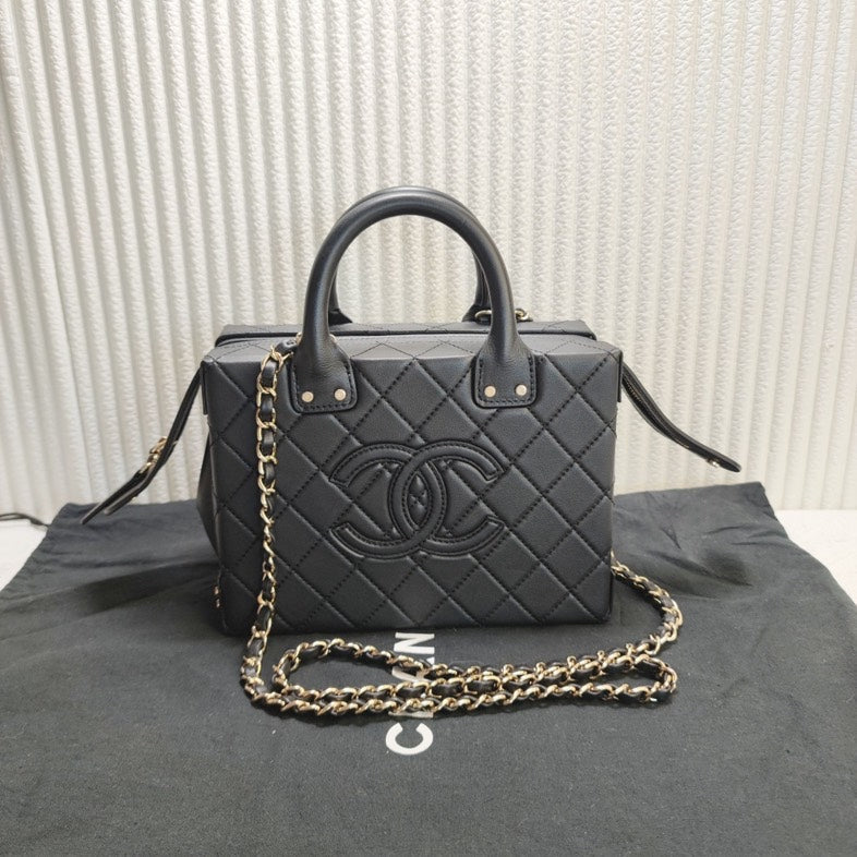 Preloved Chanel Quilted Black Leather Top Handle Bag 12255627