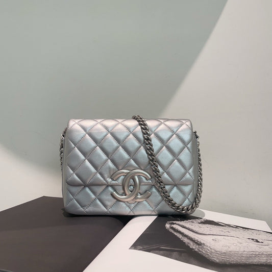 Preloved Chanel Metallic Lambskin Quilted Mini Flap Bag - Silver Mini Bag