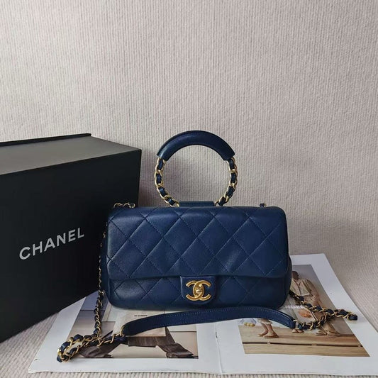 Preloved Chanel Quilted Shoulder Bag in Navy Leather