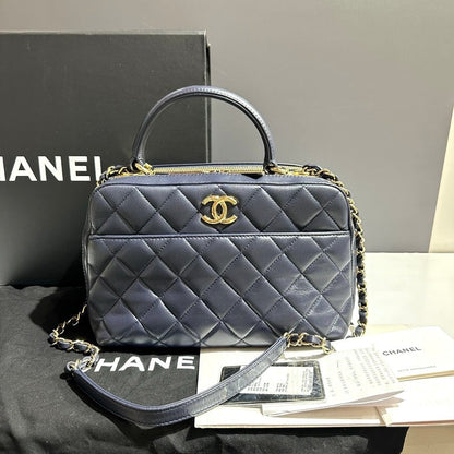 Preloved Chanel Quilted Navy Shoulder Bag with Gold Hardware