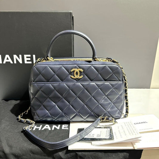 Preloved Chanel Quilted Navy Shoulder Bag with Gold Hardware