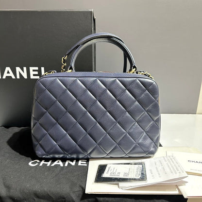 Preloved Chanel Quilted Navy Shoulder Bag with Gold Hardware