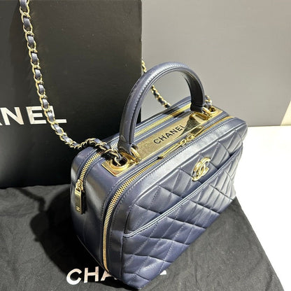 Preloved Chanel Quilted Navy Shoulder Bag with Gold Hardware