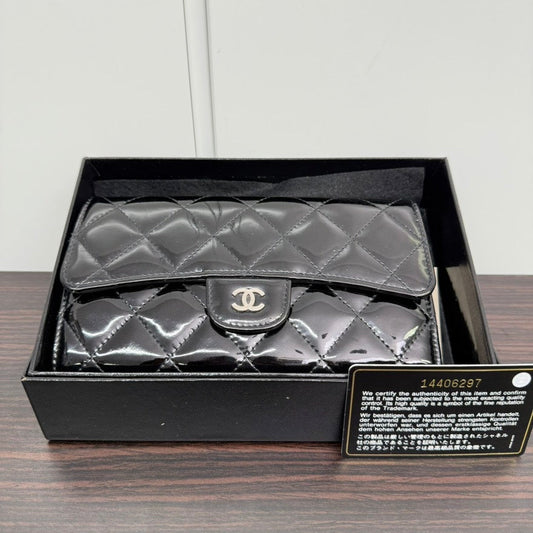 Preloved Chanel Classic Flap Wallet Black Patent Leather N438045